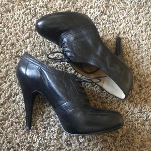 Beautiful Nine West heeled shoe.